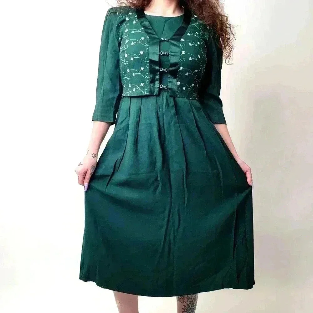 Vintage German Cottagecore Embroidered Emerald Plaid Dress - Picture 4 of 7